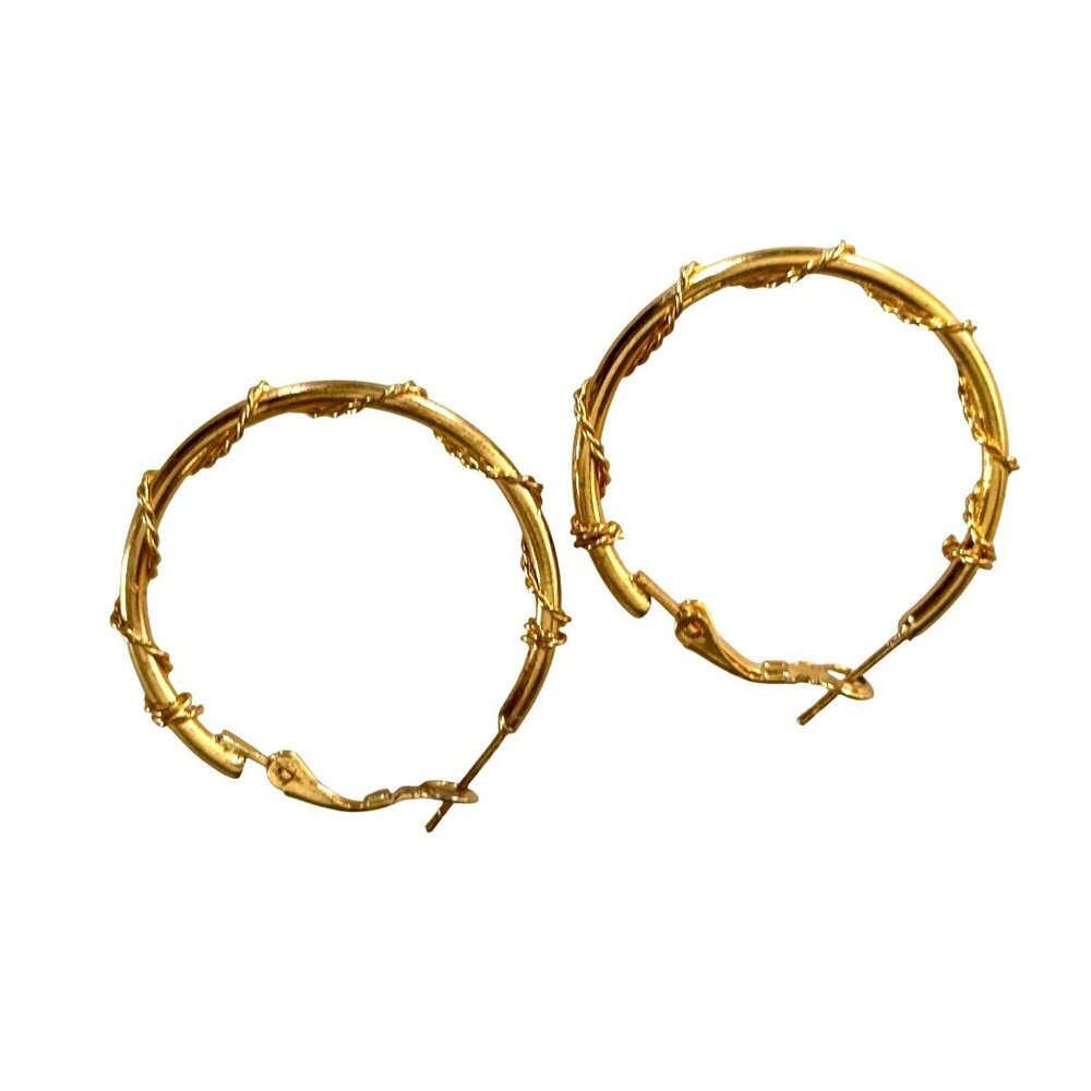 Vintage Gold Tone Bamboo-Style Hoop Earrings Elegant Design Light Barbed Wire